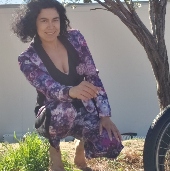 Poshmark - Picture 5 of 8